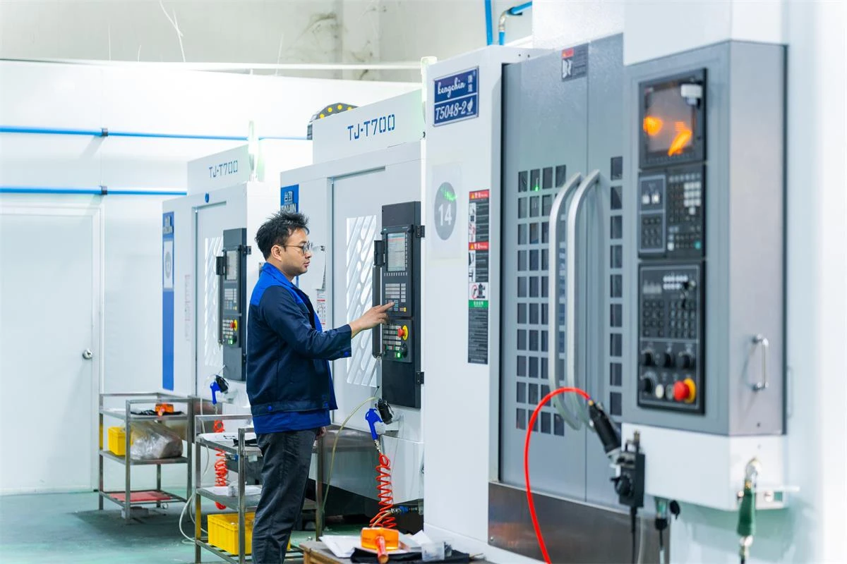 CNC (3).JPG CNC (3).JPG